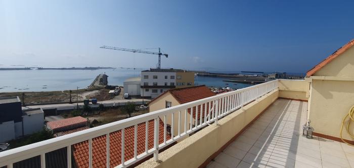 Ático con terraza y con vistas a toda la ría en Aguiño 