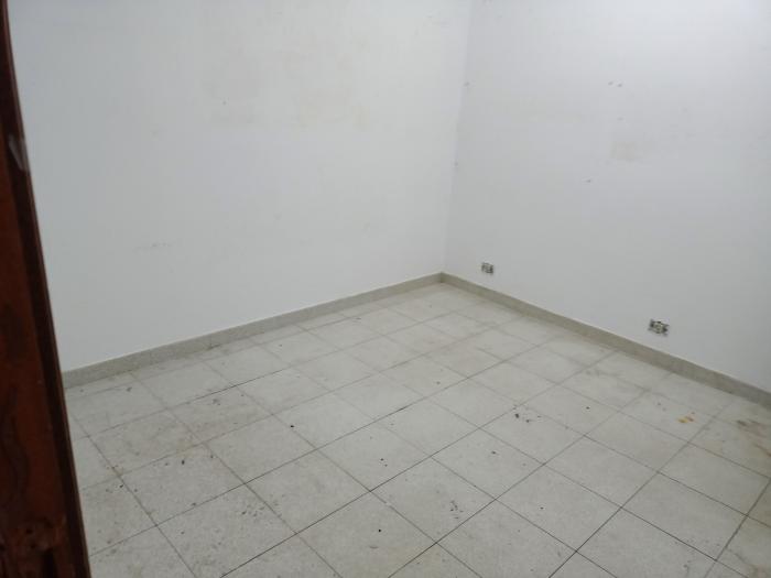 Se alquila local comercial en el parque García Bayon