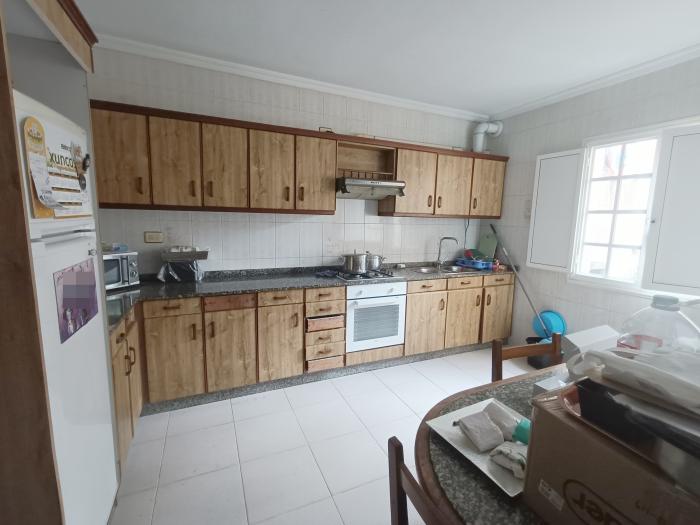 Se vende casa con jardín trasero en Ribeira