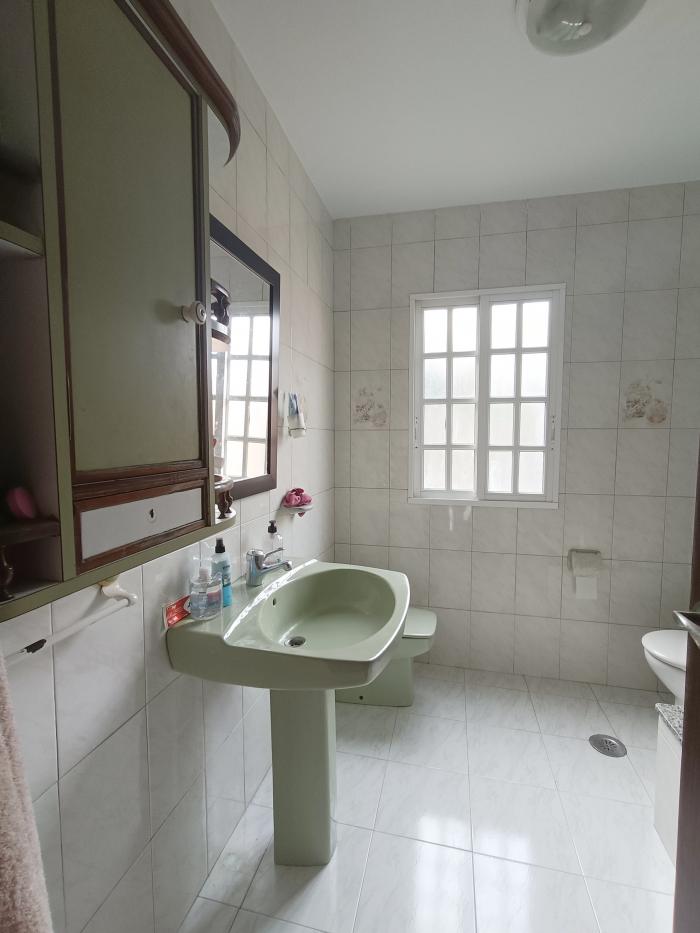 Se vende casa con jardín trasero en Ribeira