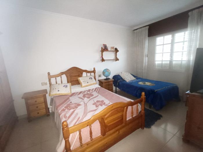 Se vende casa con jardín trasero en Ribeira