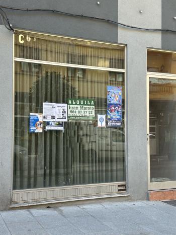 se alquila bajo en la calle Rosalía de Castro