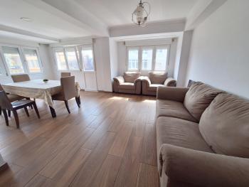 Se vende piso amplio en el centro de Ribeira