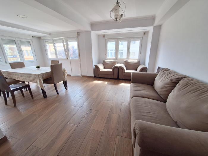 Se vende piso amplio en el centro de Ribeira