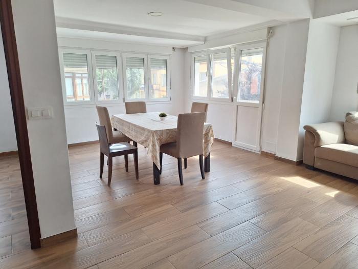 Se vende piso amplio en el centro de Ribeira