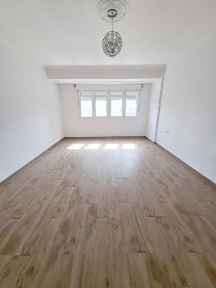 Se vende piso amplio en el centro de Ribeira