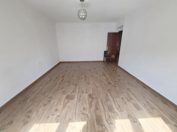 Se vende piso amplio en el centro de Ribeira