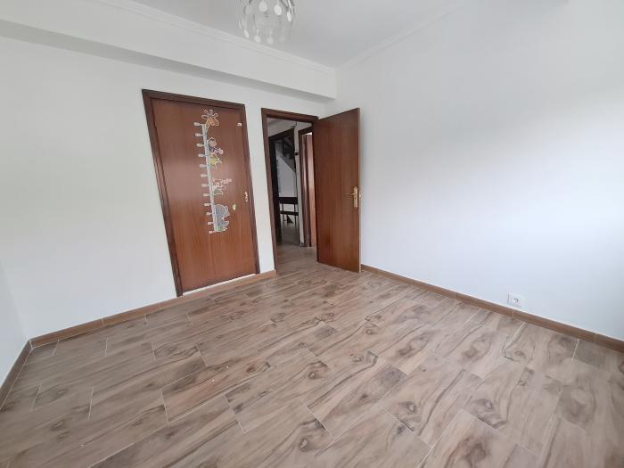 Se vende piso amplio en el centro de Ribeira