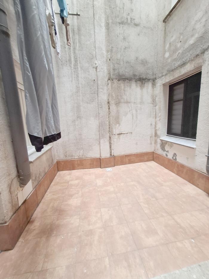 Se vende piso amplio en el centro de Ribeira