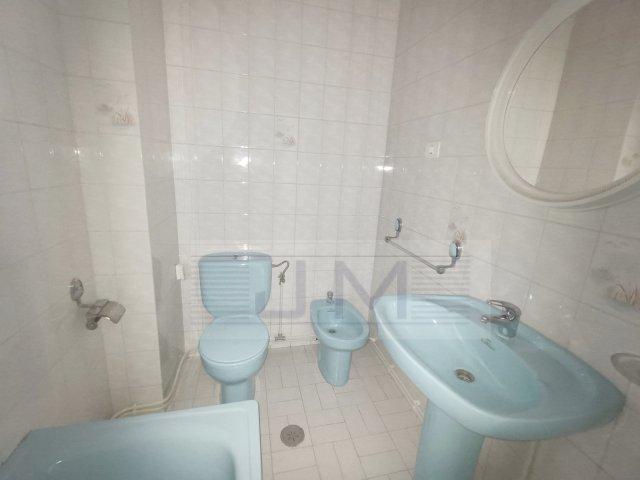 Se vende céntrico piso de cuatro dormitorios