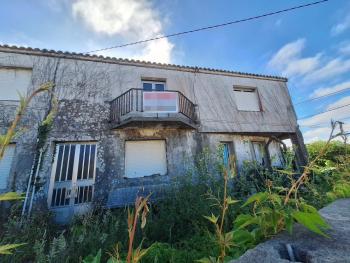 Se vende casa para restaurar en Carballosa