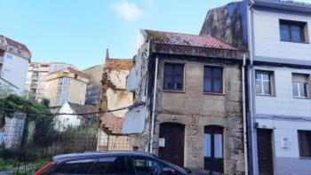 Se vende casa de piedra para restaurar en Ribeira