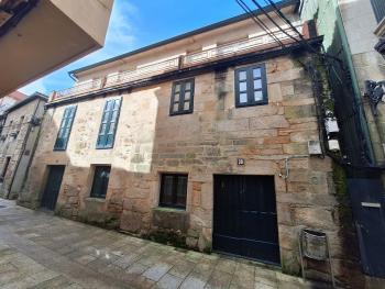 Se vende casa de piedra en pleno centro de A Pobra