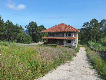 Se vende casa para terminar en Ribeira