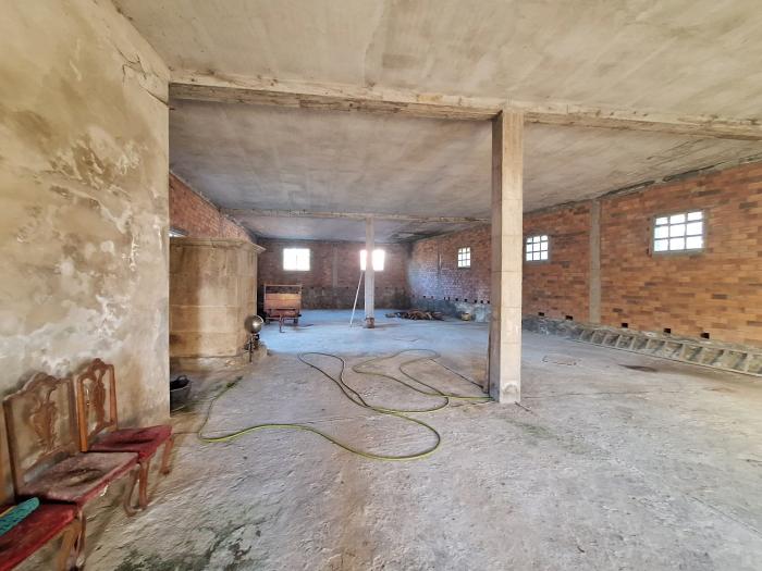 Se vende casa de piedra con amplio terreno en Xuño