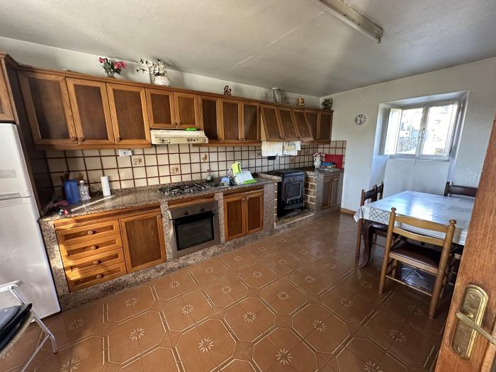 Se vende casa con terreno en Olveira