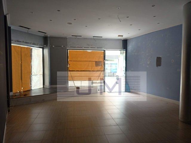 Se vende local comercial muy céntrico en Ribeira