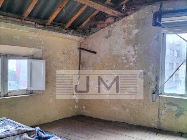 Se vende casa para restaurar céntrica en Ribeira