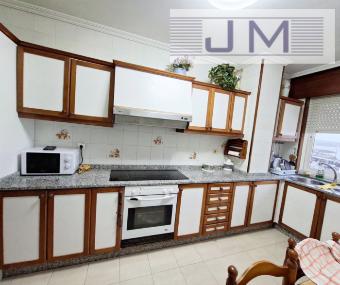 Se vende piso con magníficas vistas en Ribeira