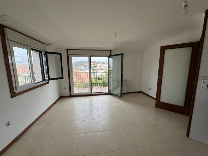 Se vende apartamento en Aguiño con terraza y vistas