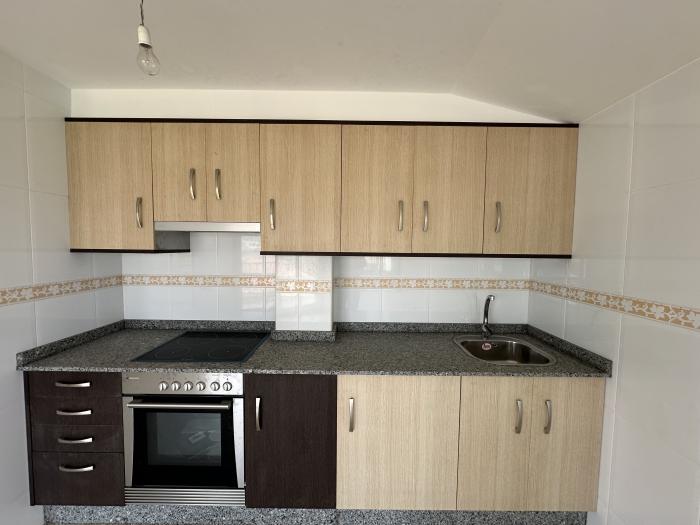 Se vende apartamento en Aguiño con terraza y vistas
