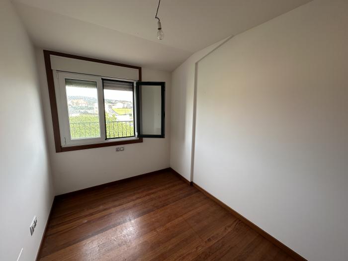 Se vende apartamento en Aguiño con terraza y vistas