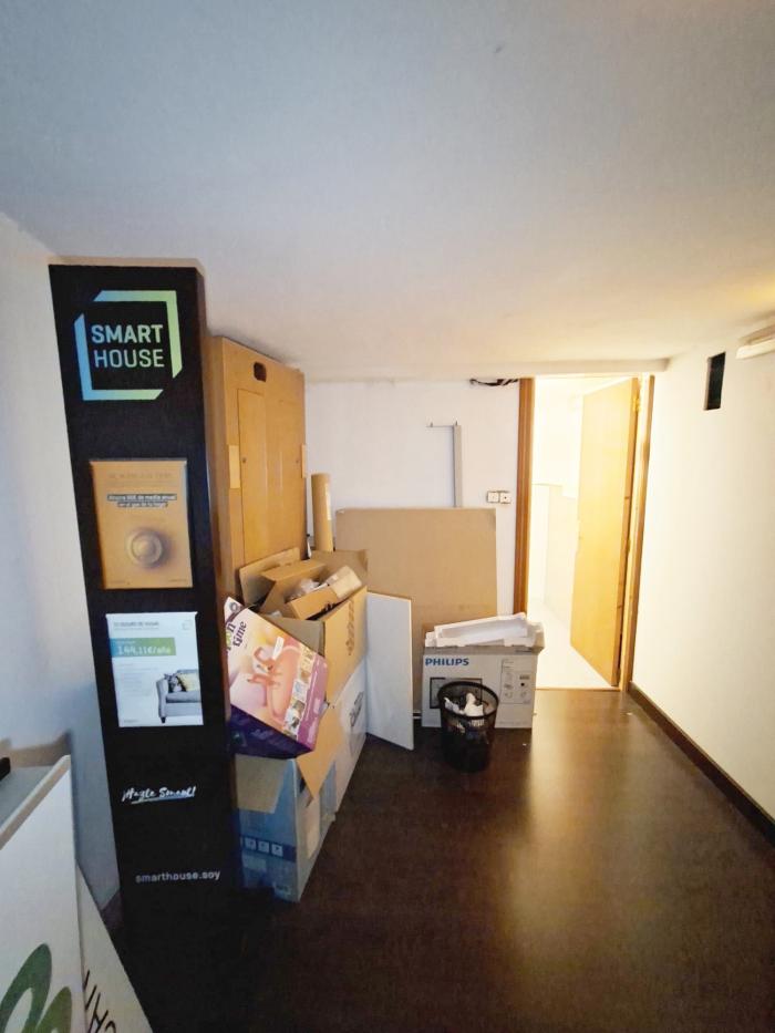 Se alquila local comercial en el centro de Ribeira