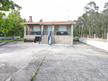 Se vende casa con amplio terreno en Olveira