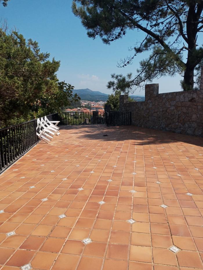 Se vende magnífico chalet con piscina en Ribeira