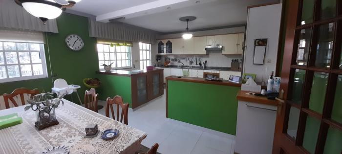 Se vende magnífico chalet con piscina en Ribeira