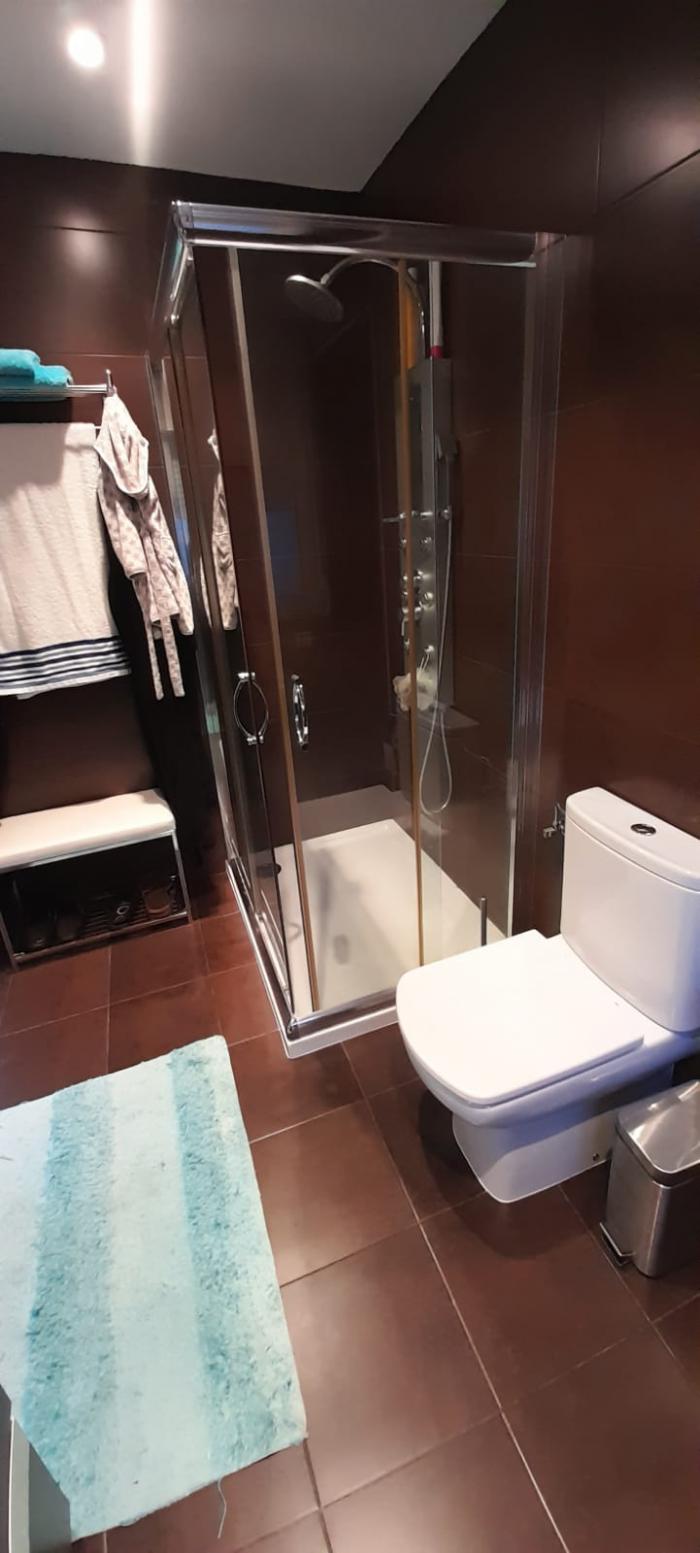 Se vende magnífico chalet con piscina en Ribeira