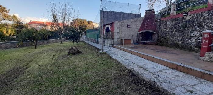Se vende magnífico chalet con piscina en Ribeira