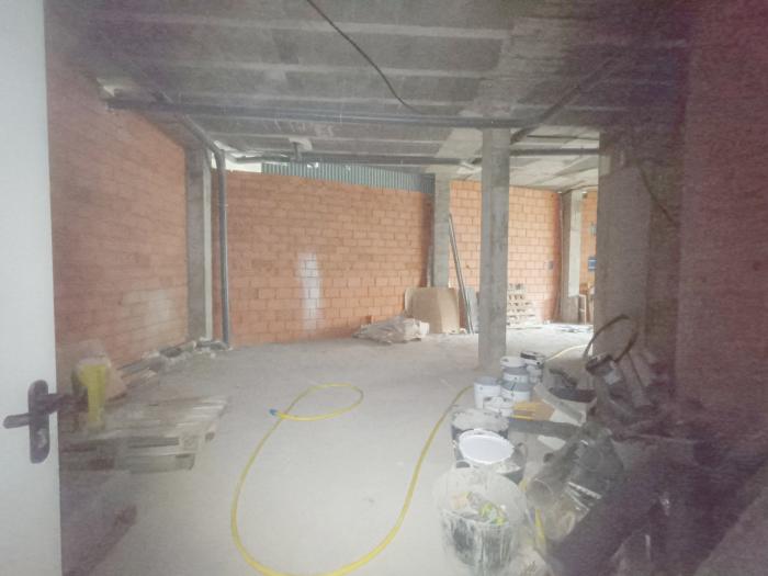 Se alquila bajo para acondicionar en Ribeira