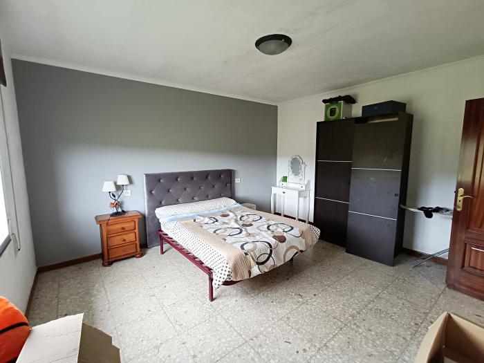 SE VENDE CASA  CON TERRENO EN OLEIROS