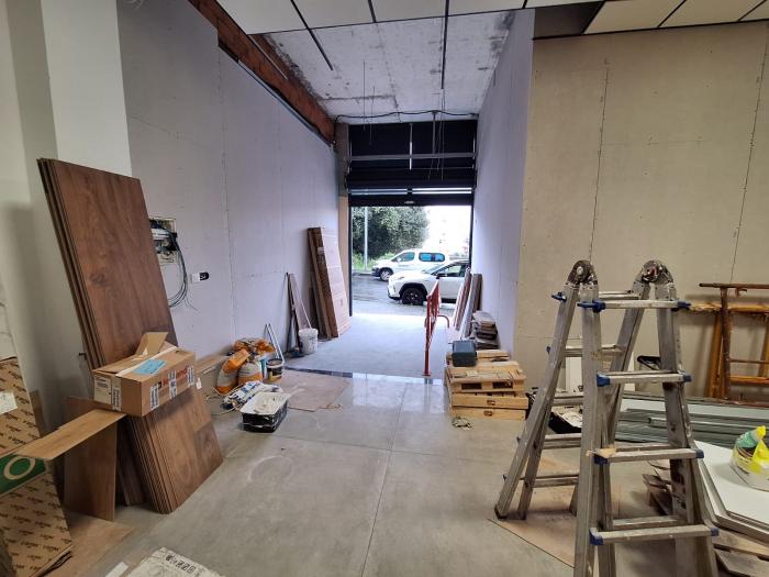 Se alquila bajo comercial bien situado en Ribeira