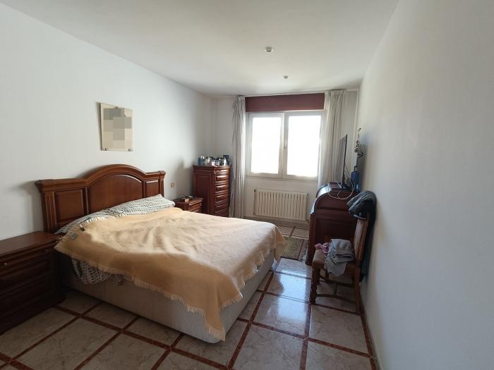 Se vende casa con jardín y vistas en la zona de Coroso