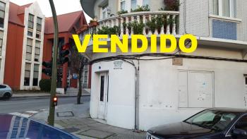 Se vende local comercial muy bien situado en Ribeira