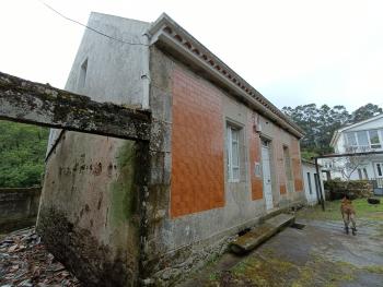 Se vende casa para restaurar en Ponte Barbanza