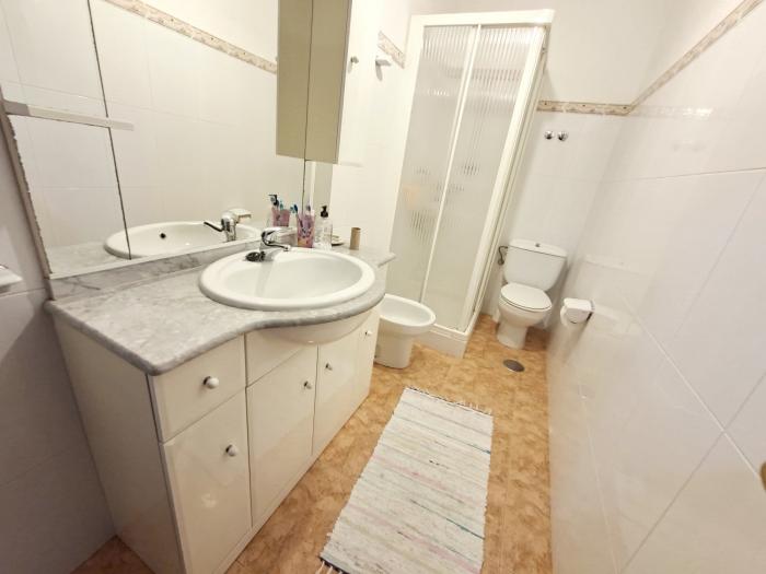 Se vende casa con jardín en Ribeira