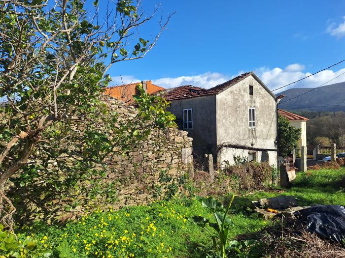 Se vende casa para reformar en Xuño