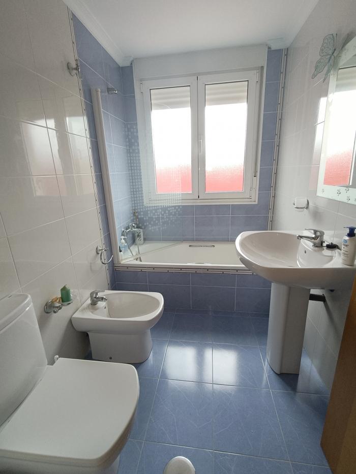 Se vende apartamento con patio cerca de la playa de Coroso