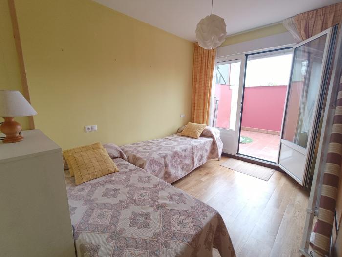 Se vende apartamento con patio cerca de la playa de Coroso
