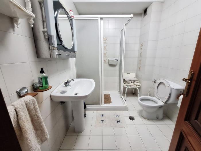 Se vende piso amplio cerca de Coroso