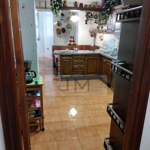 Se vende piso amplio con terraza y vistas en Ribeira