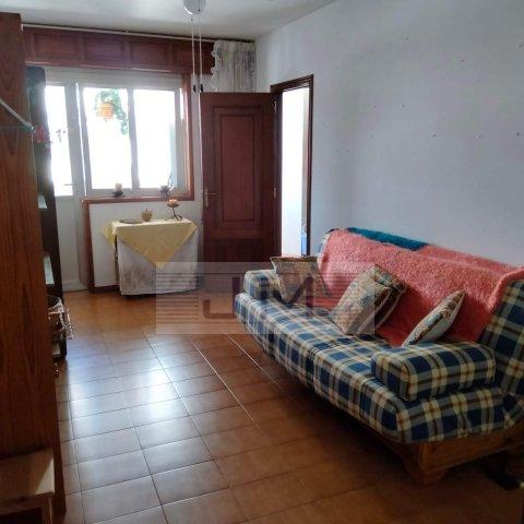 Se vende piso amplio con terraza y vistas en Ribeira