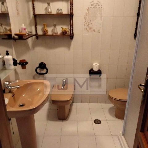 Se vende piso amplio con terraza y vistas en Ribeira
