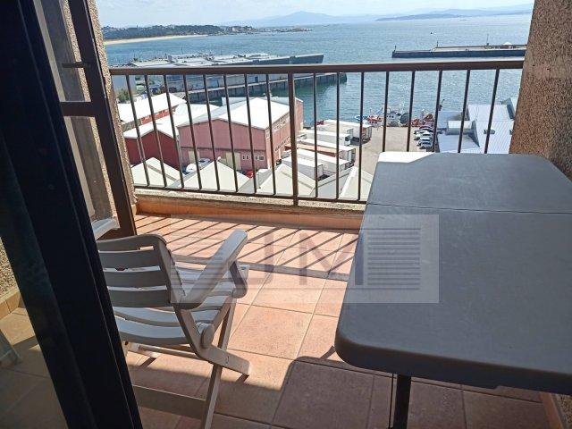 Se vende piso amplio con terraza y vistas en Ribeira