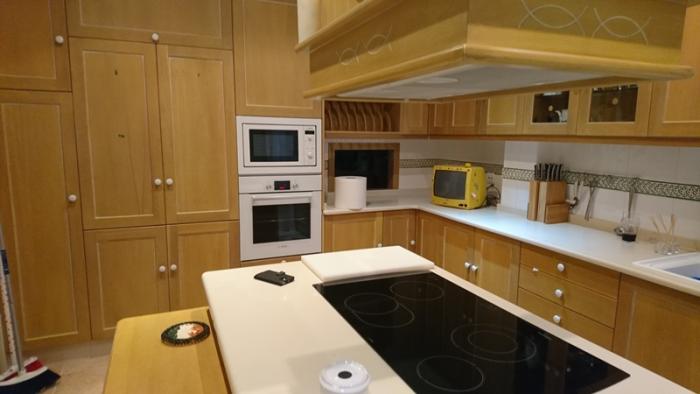 Se vende casa con jardín a un paso de Coroso
