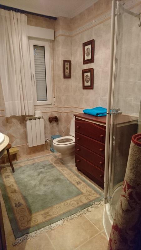 Se vende casa con jardín a un paso de Coroso