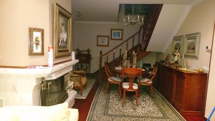 Se vende casa con jardín a un paso de Coroso